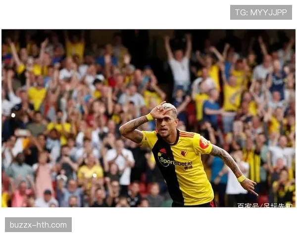 弗林·唐斯助英超劲旅豪取连胜，出色表现引热议