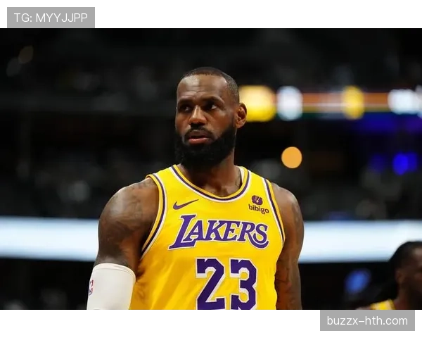 詹姆斯关键战高效输出，对比年轻锋线仍显统治力