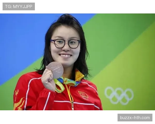 傅园慧笑成邻家大姐，包里价签比我整年工资还扎心